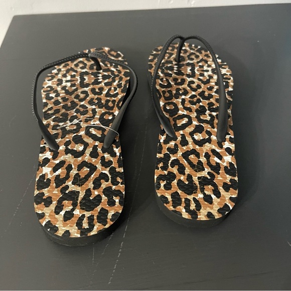 Abound Leopard Print Flip Flops NEW - Picture 3 of 4